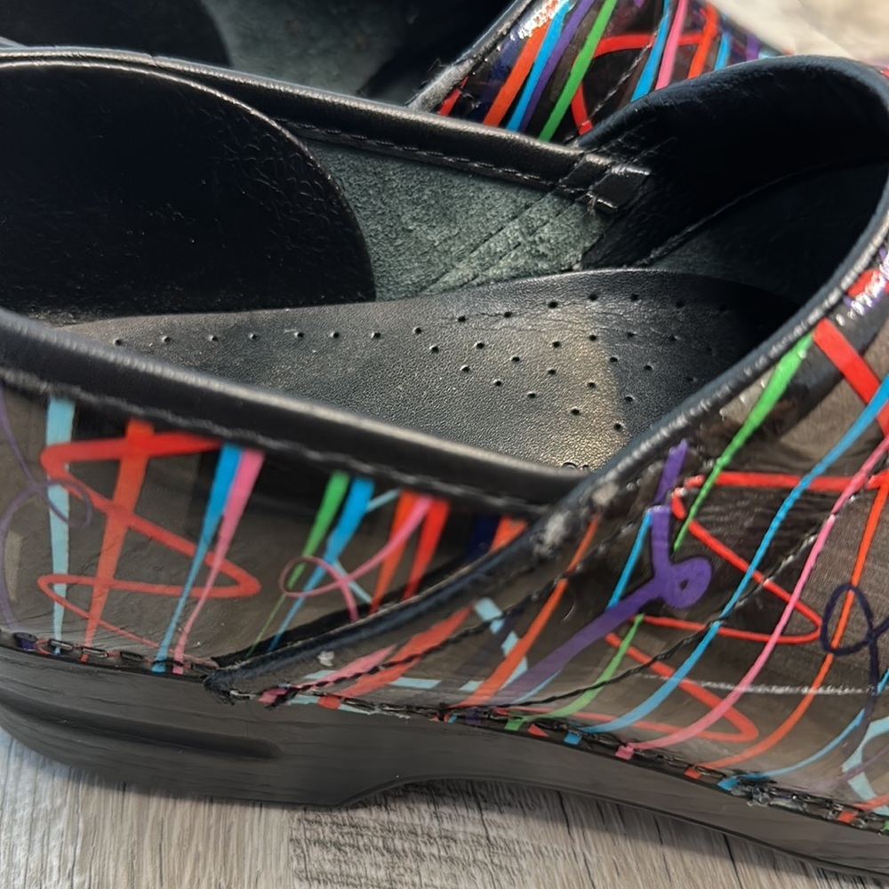 Colorful Striped Women's Clogs - Picture 7 of 8